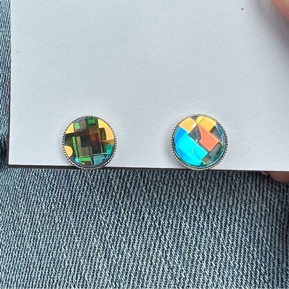 Handcrafted chessboard crystal earrings with Swarovski aurora borealis - Picture 4 of 4